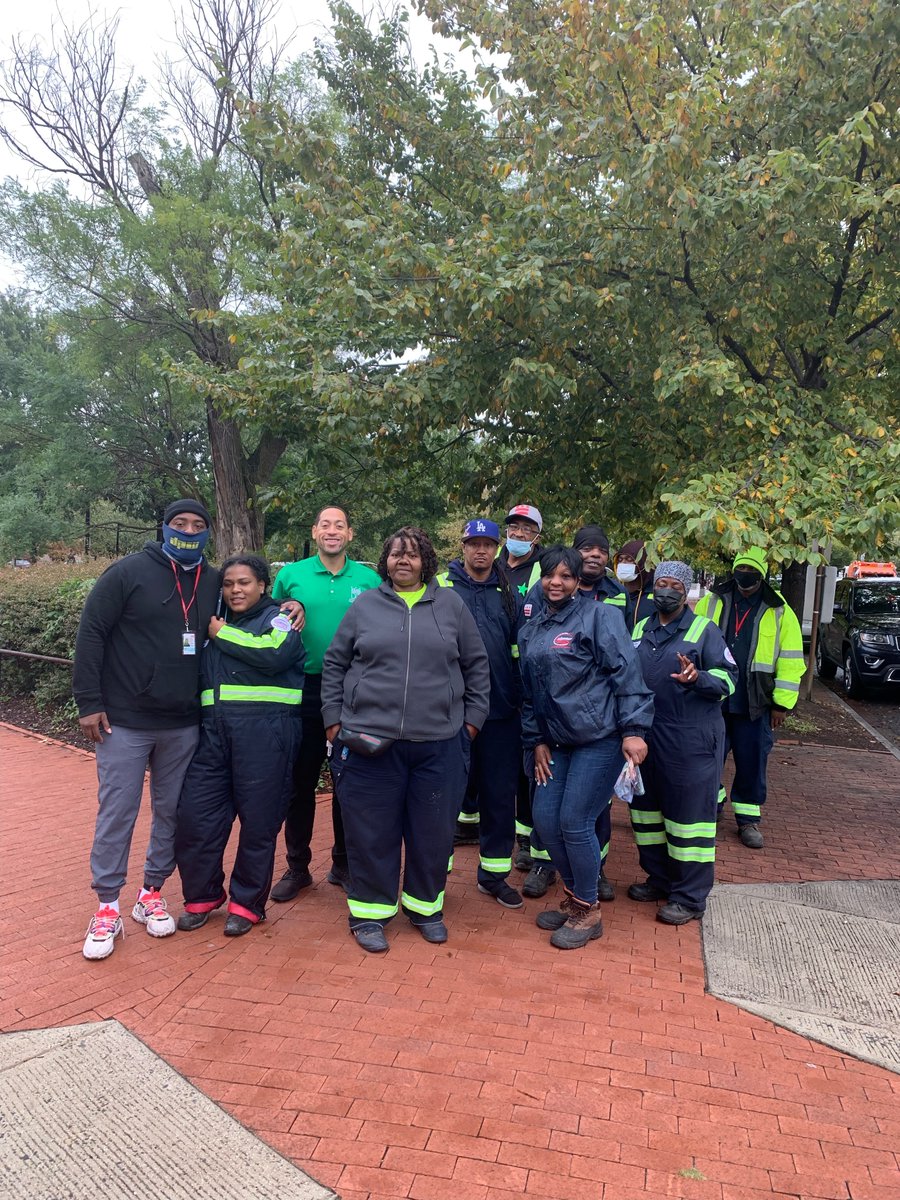 truthshallnlwh's tweet photo. Today's #FreshforFall Cleanup on 4th St and North Carolina Ave SE. Thank you to our partnering agencies for your services! #DCVALUES https://t.co/wr35s7BP8m