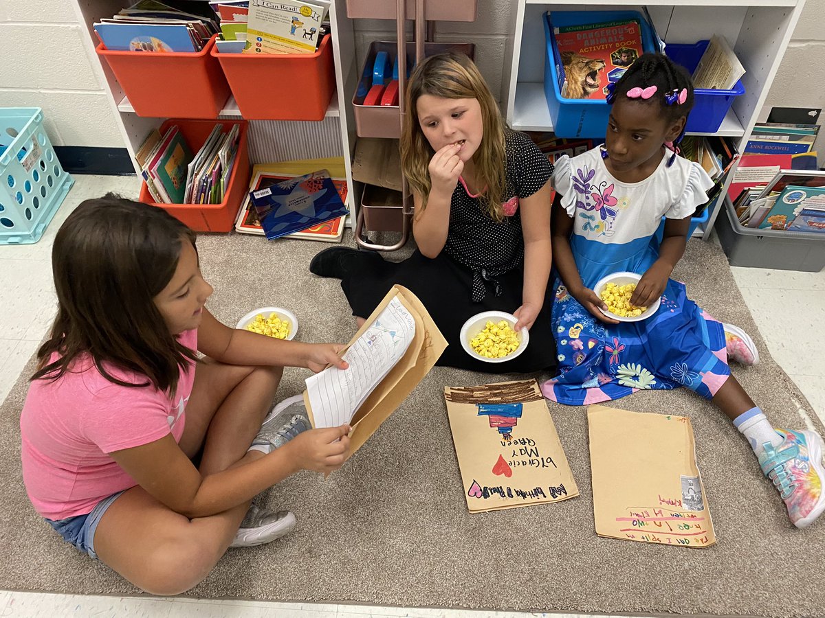 PolandDenise's tweet photo. Mrs. Perez’s 2nd grade class enjoyed an Author’s Celebration with popcorn.  Students enjoyed reading their stories with peers.  #BeGolden #LOLC #MissionMovingForward https://t.co/vFXeBRNJBS