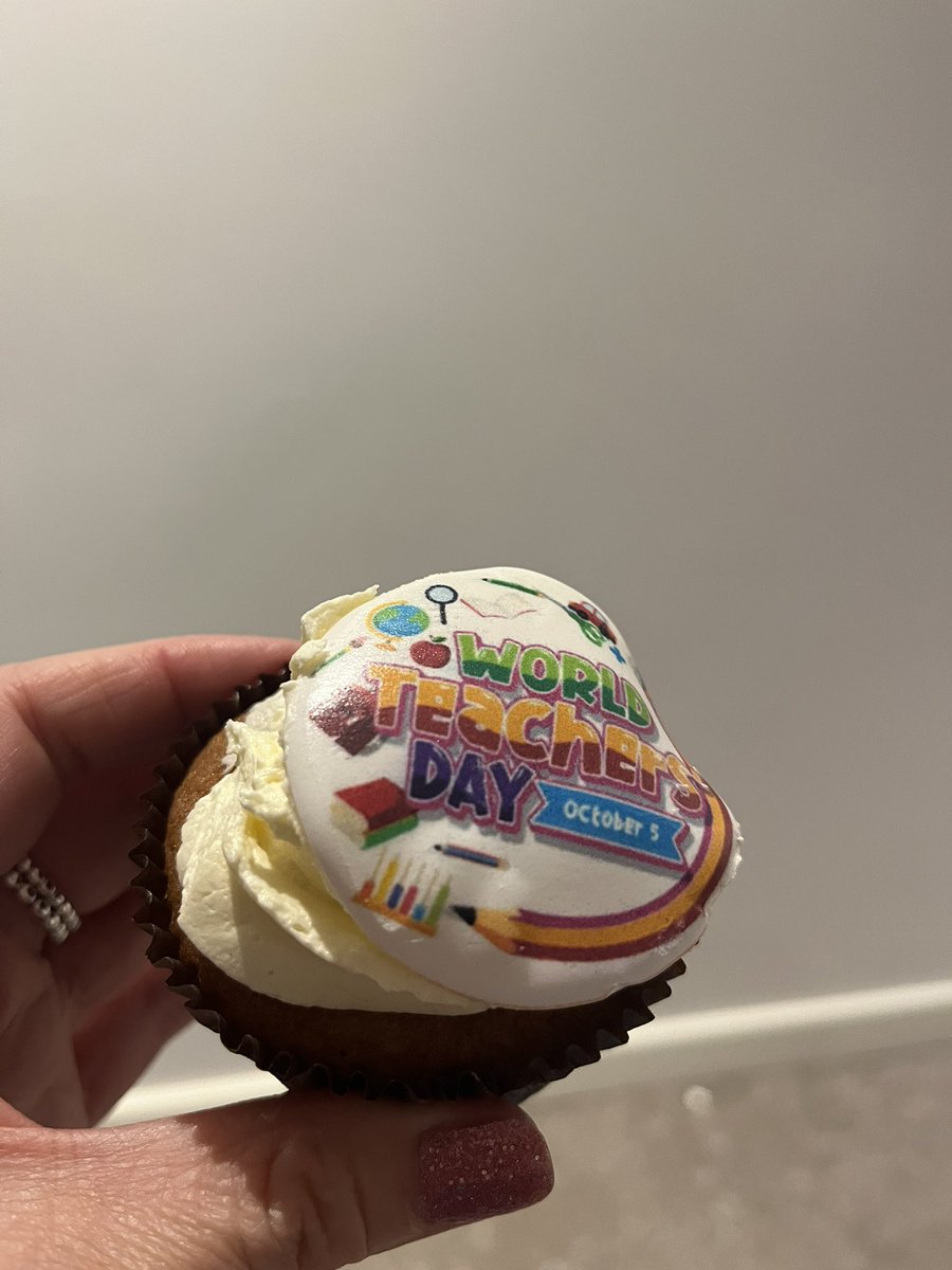 Team teaching in year 2 followed by teaching Radical Revision to year 12 and 13 <a href="/GEMSFounders/">GEMS Founders School, Dubai</a>. Think I earned my #TeachersDay2022 cake!