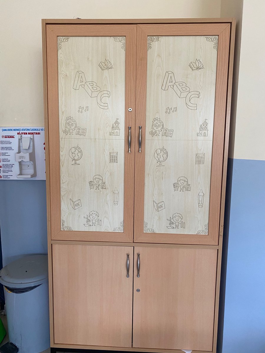 MerkezAtaturkio's tweet photo. Okulumuzun hizmetine sunulan bilgisayar ve renkli yazıcı için İlçe Milli Eğitim Müdürümüz Süleyman CİVAN'a, sınıf  dolap kapakları için de Halk Eğitim Merkezimize ve İlçe Milli Eğitim Müdürlüğümüze okulumuz adına teşekkür ederiz. @SleymanCivan5 @caml_e @CamHem06 https://t.co/hNKejVIrZV