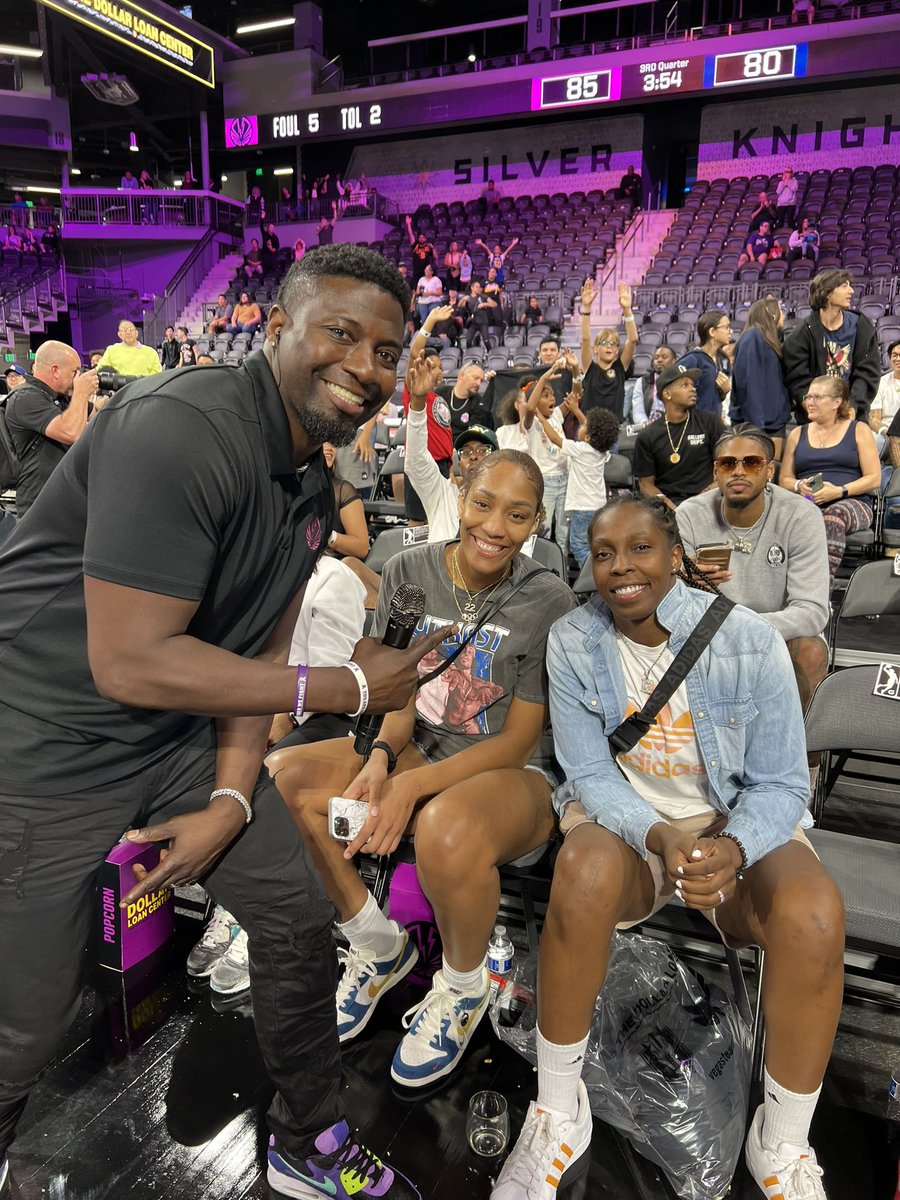 bOjO_LiVe's tweet image. Great to see the champs (@_ajawilson22 &amp;amp; @cgray209) showing up &amp;amp; supporting @gleagueignite at the 1st ever game at @TheDLCHenderson. 
#VegasSupportsVegas #ShockTheSystem #InArenaHost🎤