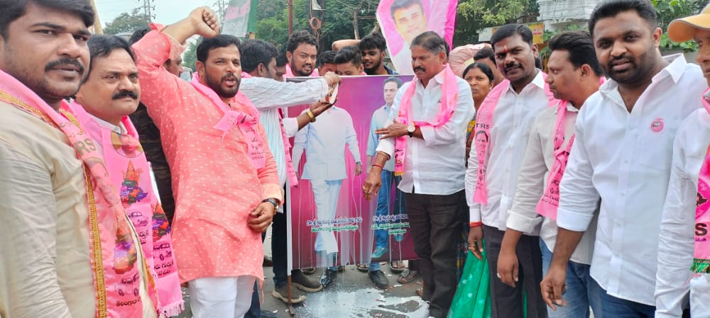 polesrikanth7's tweet photo. @polesrikanth7 @ShivajiAdvocat @Quthbullapur_ @RajuShambipur @RajuShambipur @kp_vivekanand @ShubhaPatelTRS @KTRTRS 💐💐
             "చెడుపై మంచి సాధించిన విజయానికి ప్రతీక"💐💐💐💐💐💐
             "
        🌹  విజయదశమి 🌹                        Jai BRS https://t.co/PCay3gWLo0