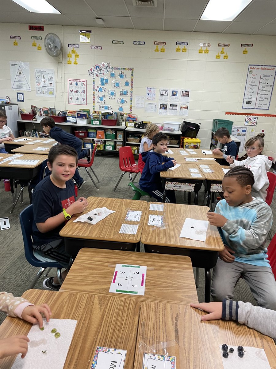 d61mcshea's tweet photo. Today we tried grapes from the @ellisfamilyfarm  so special to read about this farming family and eat their produce! https://t.co/Trx1T9M2lU