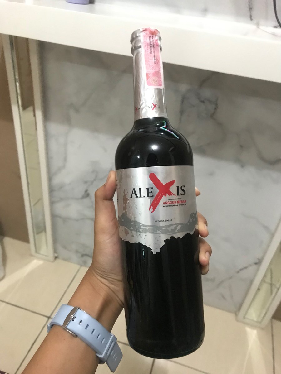 NadyaLyra's tweet photo. Tipsy.. https://t.co/87yxBXv4B6