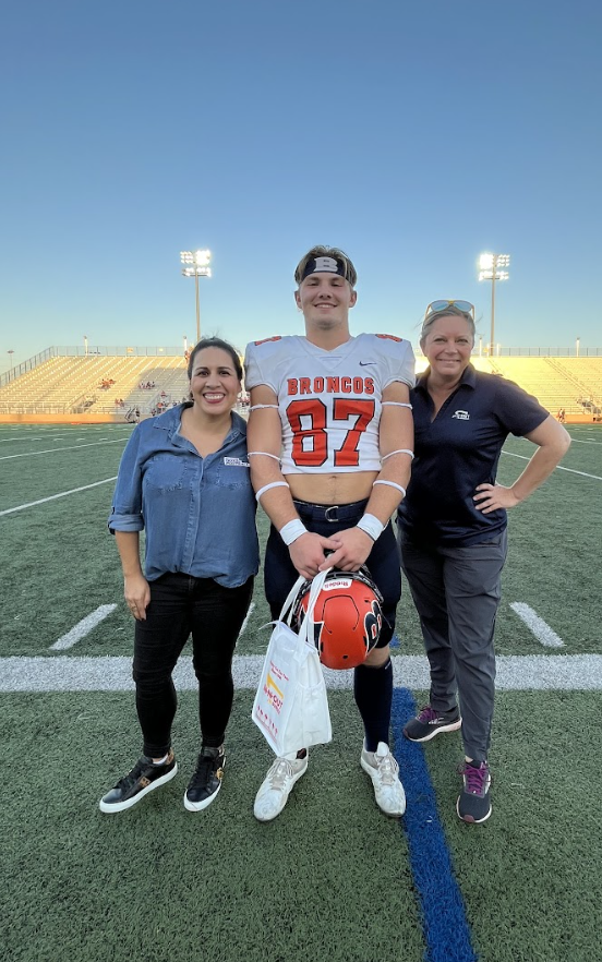 dctf's tweet photo. Congratulations to your In-N-Out Scholar Athletes of the week, Alejandro Tavarez of @CTJFootball and Rafe Clendenin of @SaBrandeis! Both student athletes will receive a $250 scholarship to the college of their choice, courtesy of #InNOut! https://t.co/RCE0PxCKge