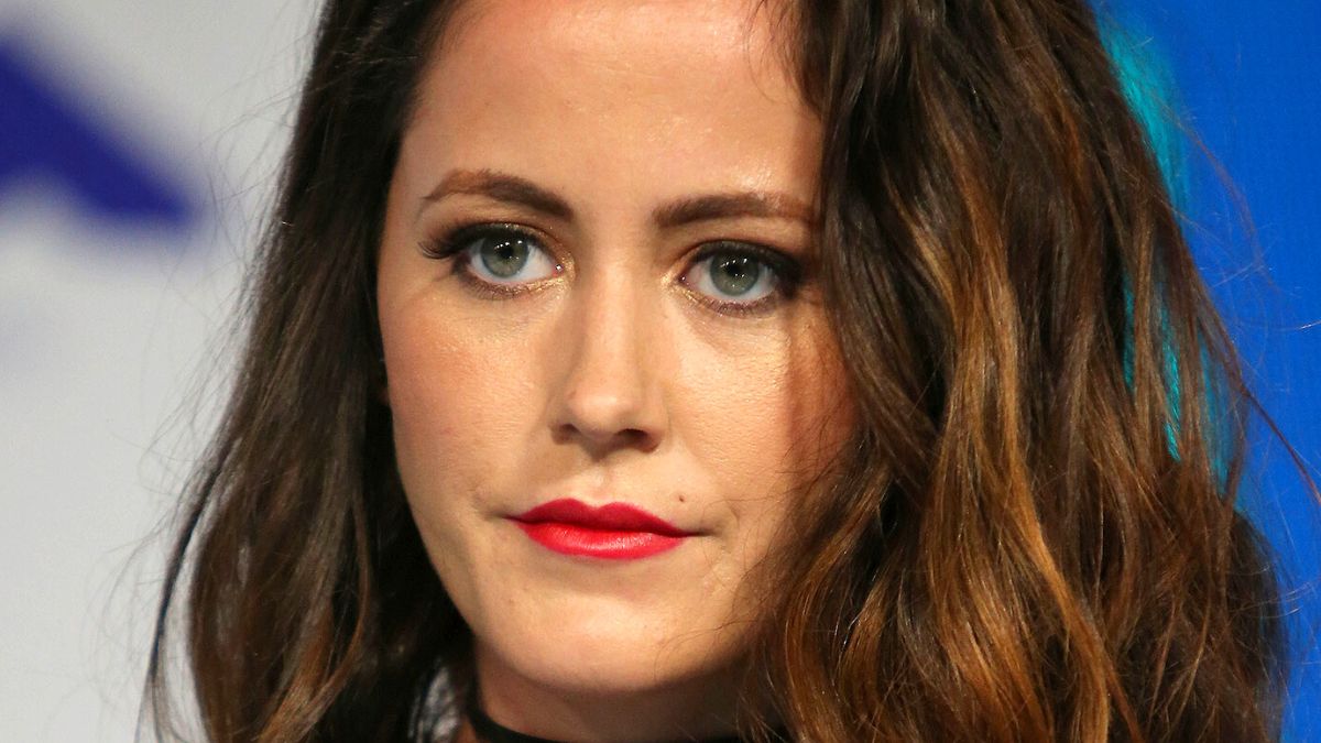 Monsters & Critics: Teen Mom 2: Jenelle Evans gets busty in green bikini for hot tub honeymoon moment https://t.co/HOlDMjTZmD #crime #news https://t.co/SvLCFWyWk3