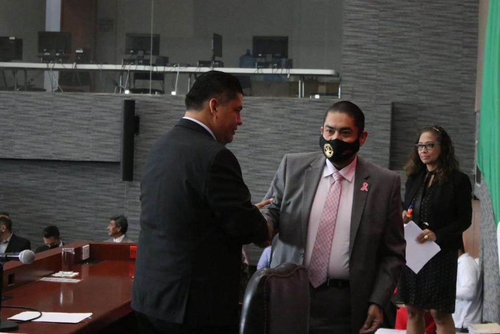 MorelosCongreso's tweet photo. 🙋🏻‍♀️🙋🏻‍♂️ A nombre de diputados de la #LVLegislatura, el pdte de la MD, @Paco_Sanchez_Z da bienvenida a la sesión solemne por la entrega del Premio Estatal de Abogados 2022, al Dr. @JorgeGamboaOlea, M. en D. Dulce M Reynoso Santibáñez, invitados especiales y público en general. https://t.co/e5spGnzgpw
