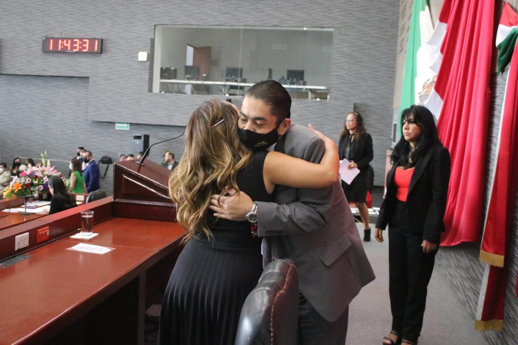 MorelosCongreso's tweet photo. 🙋🏻‍♀️🙋🏻‍♂️ A nombre de diputados de la #LVLegislatura, el pdte de la MD, @Paco_Sanchez_Z da bienvenida a la sesión solemne por la entrega del Premio Estatal de Abogados 2022, al Dr. @JorgeGamboaOlea, M. en D. Dulce M Reynoso Santibáñez, invitados especiales y público en general. https://t.co/e5spGnzgpw