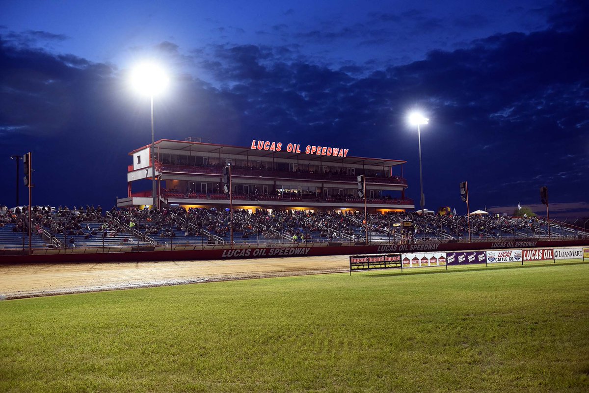 RACER_Network's tweet photo. 🌙 It's #LateModelWednesday! Tune in to #MAVTV TONIGHT at 8pm ET to catch the Diamond Nationals at @lucasspeedway! 

🏁 The @lucasdirt and @MLRA Late Models compete to claim the $15,000 winner's share of the purse and the Diamond Ring that goes with it! 💎

#LucasDirt #LucasOil https://t.co/zzT8ooQxIJ