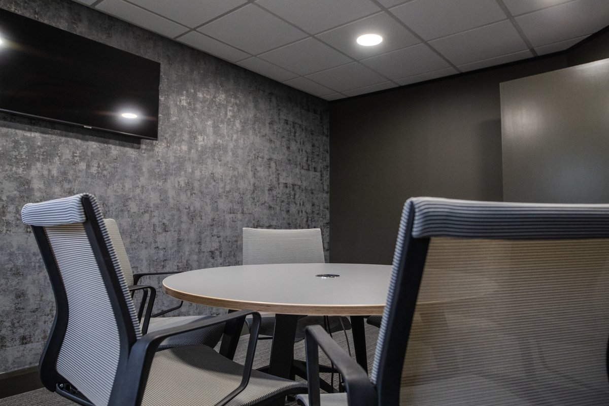 building_int's tweet photo. 4 different types of wall features!
👉🏼 Living walls
👉🏼 Block colour with matching floor and ceiling detail
👉🏼 Wallpaper
👉🏼 Timber panelling

#movingoffice #leeds #officedesign #designandbuild #interiordesign #designfeatures #makingspacework #lovewhereyouwork #officewallfeatures https://t.co/2PvS9KVhcn