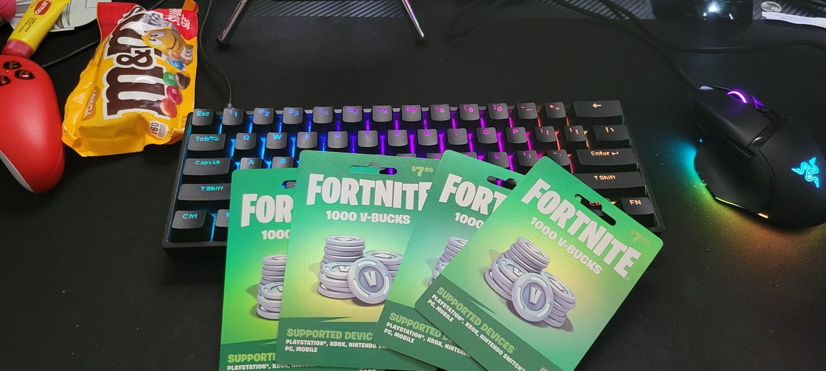 Drip1of1's tweet photo. Got the stuff for the giveaway going in my scrim cord! Want an inv then comment below! I do this every week. Every week new giveaway #GiveawayAlert #Discord  #FortniteParadise #Fortnite #TREASURE https://t.co/jtWTUy5FYm