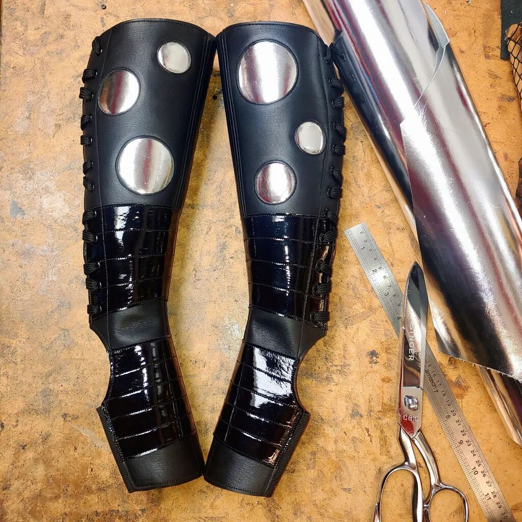Isabella_Mars's tweet photo. Polkadot Pole Gaiters ⚫⚪⚫
____
Also available as Aerial boots with suede grips instead of patent grips
____
Made to order @isabellamars ✂️😊
____ https://t.co/Fdd4PunywL https://t.co/JLbhJz0oz6
