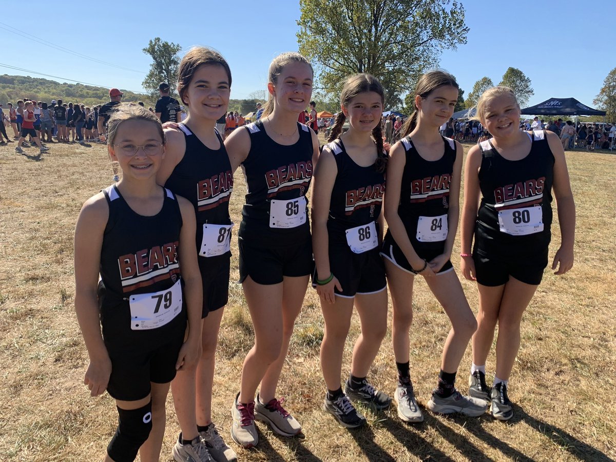 davidsonacademy's tweet photo. Our MSXC team competed in the regional qualifier at the Hermitage Sunday. Many of our runners set new PRs. Super excited to announce the boys squad qualified for state, as well as two girls individually, Riley Herman & Autumn Lavallee. #theDAway #DAXC #middleschool @athletics_da https://t.co/6EL95YbZM4