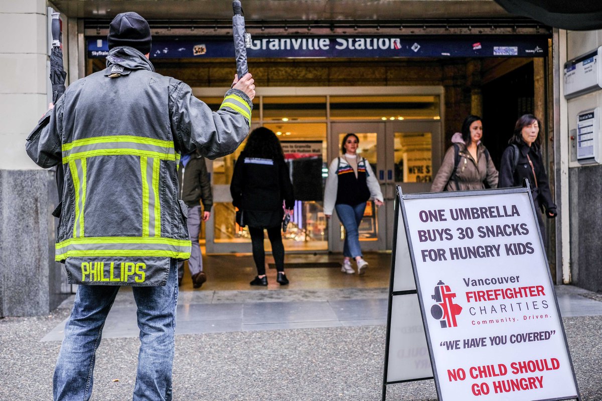IAFF18's tweet photo. Did you know that #VanFireCharities #Snacks4Kids program impacts more than 5,000 hungry children in #Vancouver? Since 2019, enrolment in the Snacks for Kids program has increased by 100%. https://t.co/tUTO5W76MS