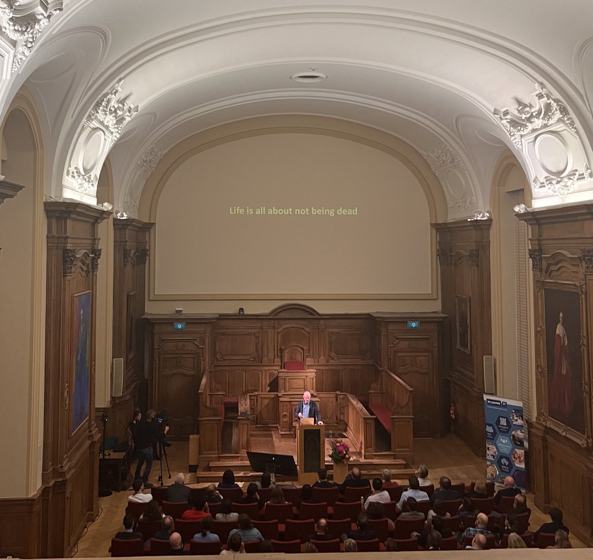 daniquelatorre's tweet photo. Attending this super interesting lecture on fear learning by Joseph Ledoux, a phenomenal scientist all psychology students once had to learn about @leuvenbrainins1 #mastersofthemind https://t.co/UvwmkgUt8x