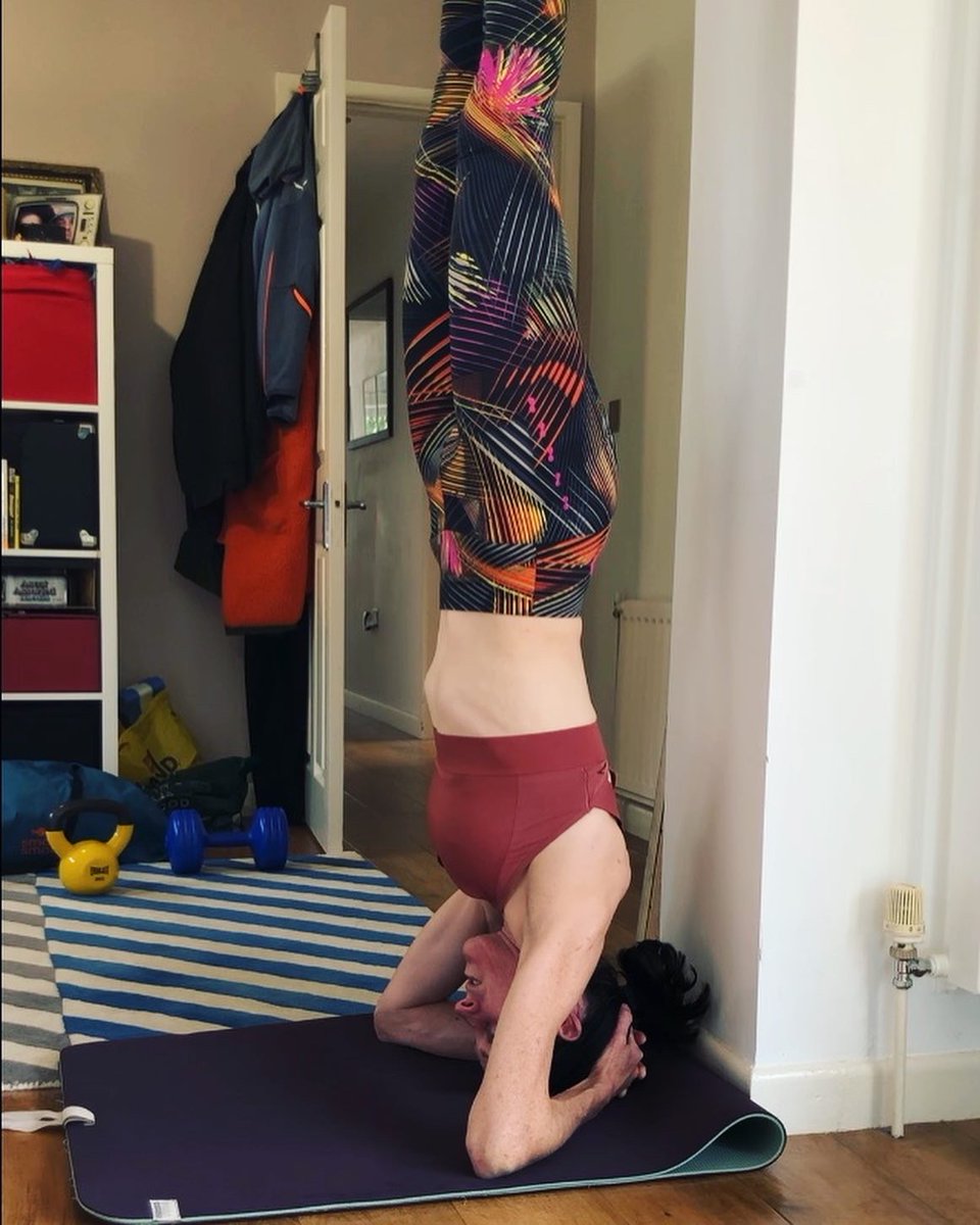 Caro1ine_Martin's tweet photo. Since I was a kid I’ve been able to freestand a ‘3 point’ headstand. Today I finally did a ‘yoga style’ triangle base one. I can tell you… it’s so much easier! #yoga #headstand #headstandpractice #upsidedown #inversion #corestrength #stayyoung #strongwomen #headstandvariation https://t.co/HXXs1A0acf