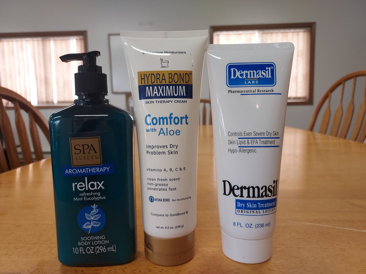 captainminty's tweet photo. Dollar Tree haul! I got the apple cinnamon fragrance oil and extras of the other ones as a favor for someone I know. #dollartree #haul #autumn #fall #Halloween #fragranceoil #lotion #AutumnVibes #spice #cinnamon https://t.co/8Ru9jtNsKT