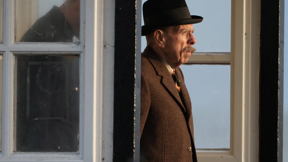 brightonsnapper's tweet photo. In 5 mins start to finish I destroyed this film company so called 'Security' attempting as ever to ruin my shot, they didn't !!!
#worthing #nofilming #jokers #wickedlittleletters #localpapers #TimothySpall https://t.co/pX6SbT0AwW
