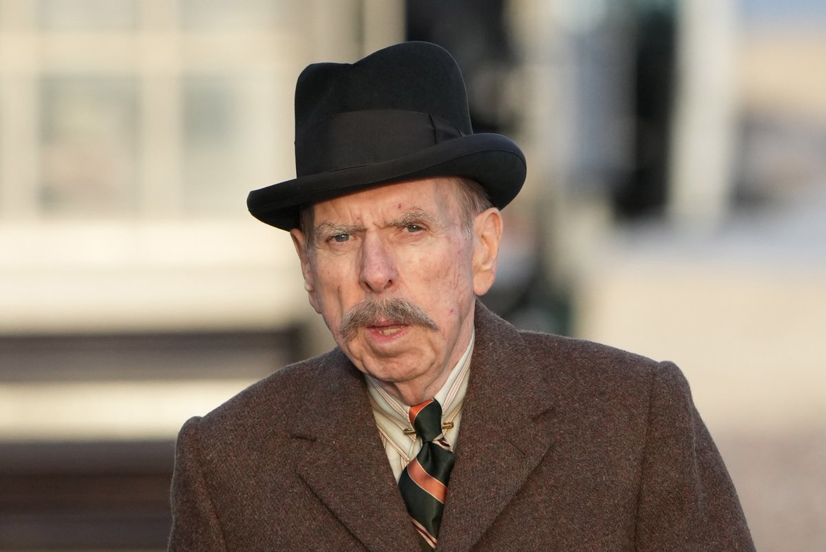 brightonsnapper's tweet photo. In 5 mins start to finish I destroyed this film company so called 'Security' attempting as ever to ruin my shot, they didn't !!!
#worthing #nofilming #jokers #wickedlittleletters #localpapers #TimothySpall https://t.co/pX6SbT0AwW