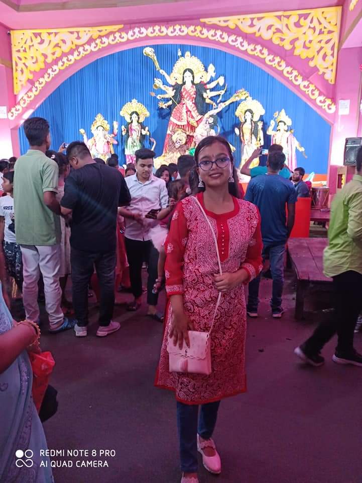 pankajbhatta's tweet photo. বেদনাদায়ক খবৰ!
 মাজুলী কমলাবাৰীৰ দৰিয়া গাঁৱৰ জনপ্ৰিয় শিশু শিল্পী তেজশ্বিতা বৰুৱাৰ (১৪) বুধবাৰে আকস্মিক মৃত্যু ঘটে। গাৱঁৰ নামঘৰত আয়োজিত শ্ৰীমন্ত শংকৰদেৱৰ জন্মোৎসৱত বৰগীত পৰিবেশন কৰিবলৈ গৈ তেজশ্বিতা হঠাৎ অসুস্থ হৈ চিকিৎসালয়ত মৃত্যু হয়। কালিলৈকে পুজা চোৱাৰ ফটো শ্বেয়াৰ কৰিছিল। https://t.co/zuvFaIhtuY