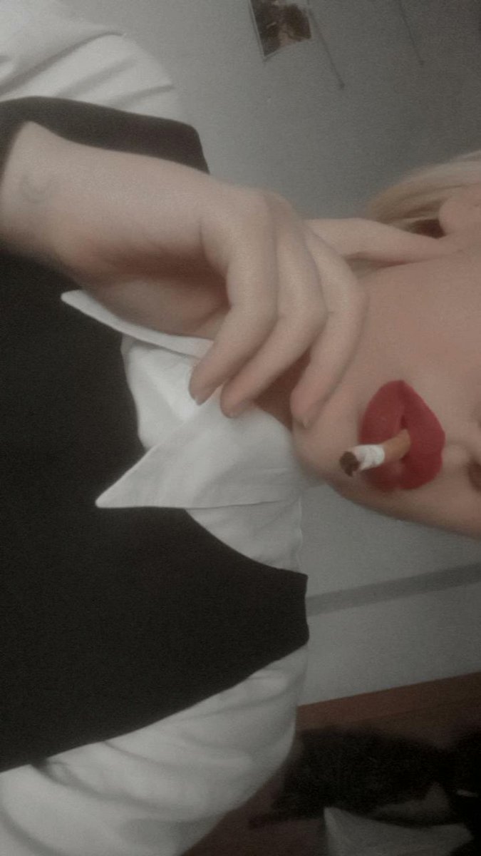 M68531622's tweet photo. Smoking 🚬 https://t.co/4rwrZIiDTq