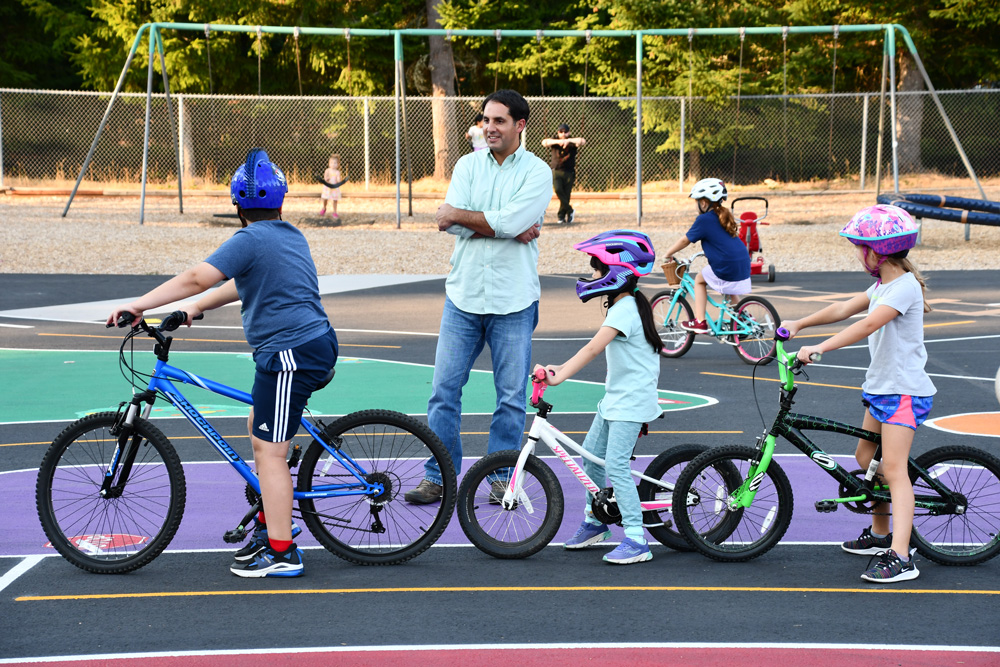 OlympiaSchools's tweet photo. The Olympia School District has proclaimed October 2022 as Walk to School Month. Additional details are available in the news article linked below.🚶🏿♀️🚲👨🦯 #OSDFriends #Walk2School #HeartHealthyChoices @intercitytransi
https://t.co/lGWiNoGFRk https://t.co/nUl6Vla0qV