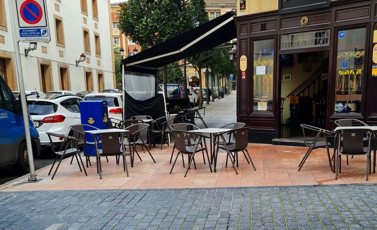 <a href="/canteli_alfredo/">Alfredo Canteli</a> Aplicación de la nueva normativa. Y ¿por dónde paso? No me diga que por la acera de enfrente.