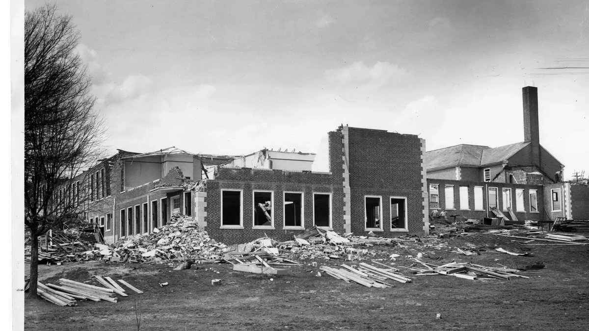 On this day in history: Clinton High School is bombed and much of the school destroyed in 1958.  With the help of Billy Graham, Drew Pearson, and local citizens, the school was rebuilt. 
Photo source: @UTKLibraries https://t.co/RKLgiJvpEy 
#eastTNhistory https://t.co/VL2Q2UUahg