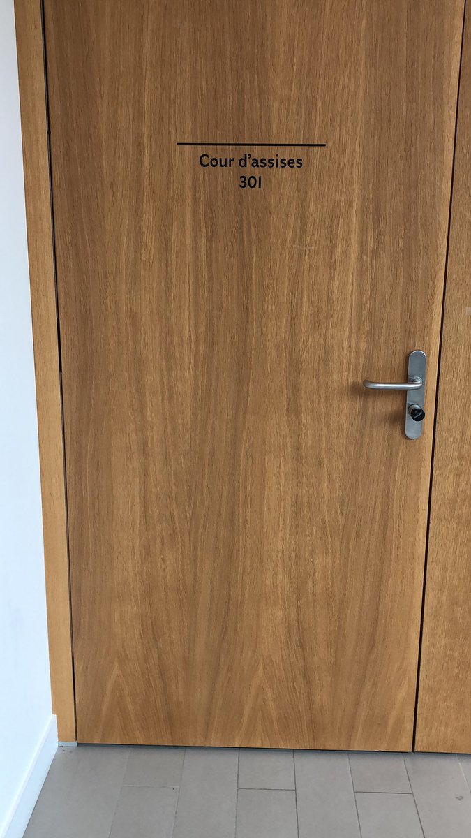ArnaudRchrd's tweet photo. 🧵J'ai été interpellé par un confrère selon qui la situation actuelle de huis clos partiel devant la cour d'assises du Bas-Rhin avec UN SEUL journaliste autorisé, s'était déjà produite à Lyon. 

Pourquoi ce n'est pas comparable et retour sur la situation à #Strasbourg :👇

1/n https://t.co/SqEtrD4Sd7