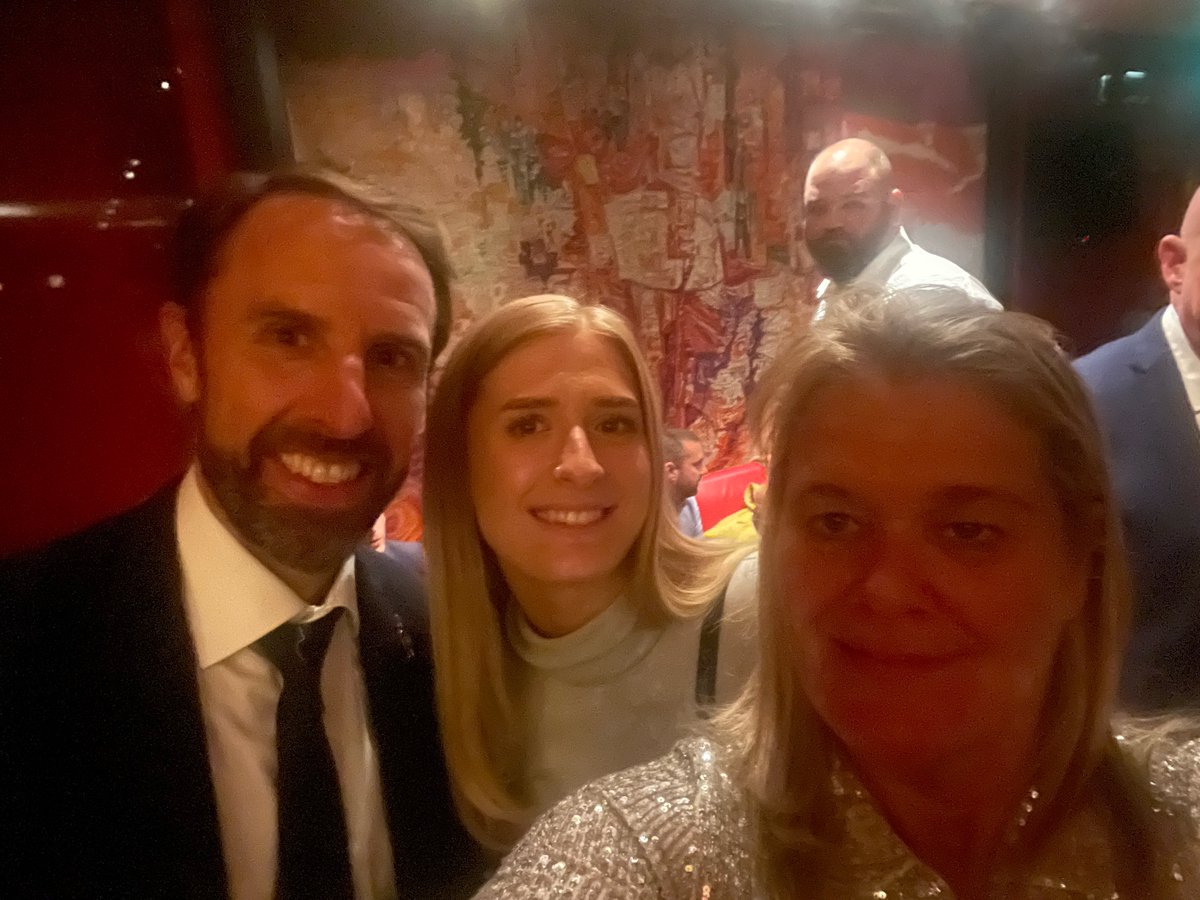 TheLaughterSpe1's tweet photo. Annie from The Laughter Specialists was invited by their corporate sponsor @AmbSecLtd to the Legends of Football event at Grosvenor House,  in aid of Nordoff Robbins Music Therapy. Met some amazing inspirational people, doing great things! https://t.co/MNh0I20ql6