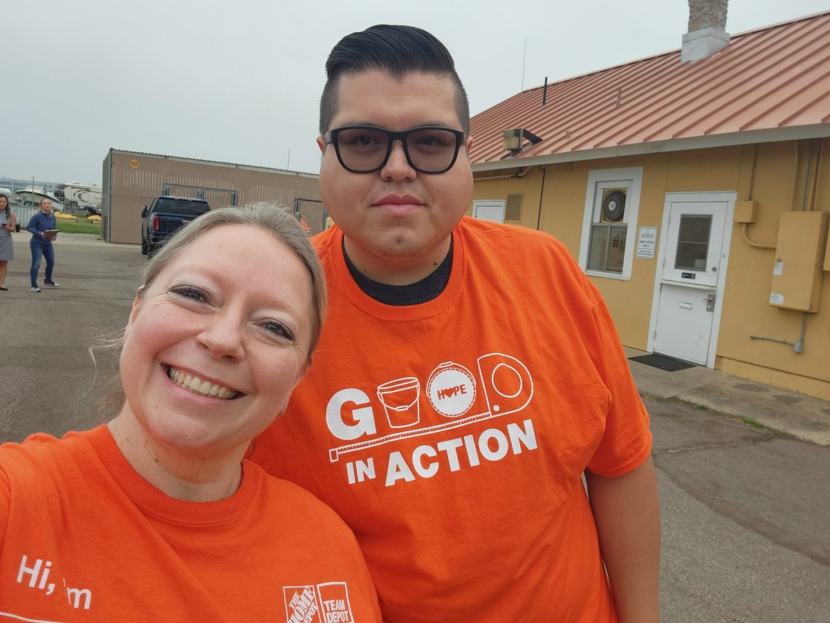 KarenG6679's tweet photo. #TeamDepot #OneTeamOneDream #MCRD #365events https://t.co/iQYjQGmIFN