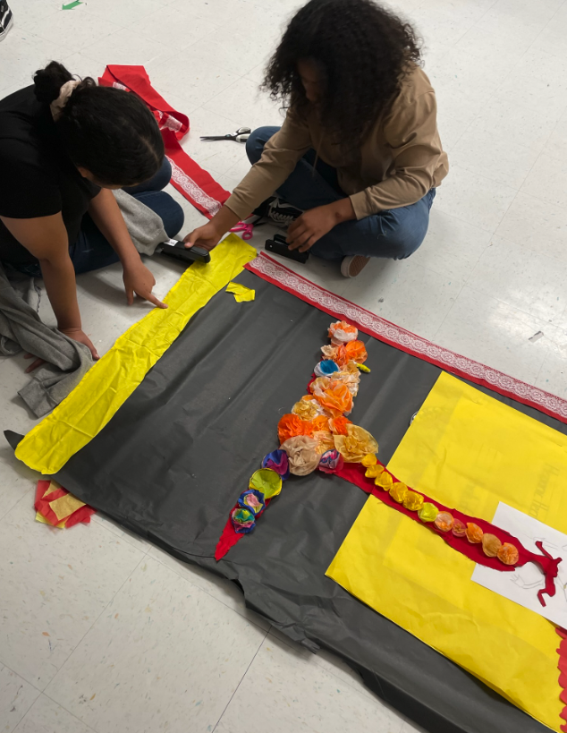 DeckerESMusic's tweet photo. We are almost done decorating our door for the Hispanic Heritage Month Door Decorating Competition! We've had so much fun working on this in 6th grade choir! @DeckerES @Manor_FA #HispanicHeritageMonth  #scholarsfirst https://t.co/52n3gwOkoh