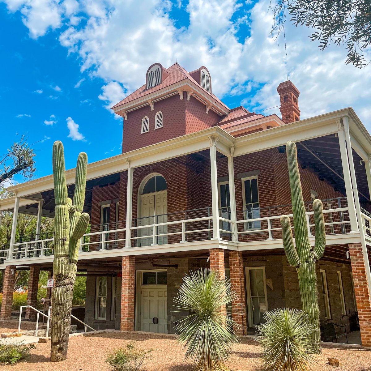 We would like to recognize all of our professors and faculty for educating the next generation of future leaders! With faculty from diverse backgrounds and individual achievements, we are grateful for their commitment to fostering our students’ success. Happy #WorldTeacherDay.