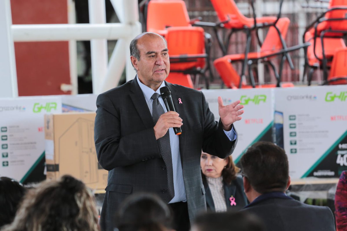 natycastrejonv's tweet photo. Asegurar que cada escuela en la entidad tenga la infraestructura física, los recursos humanos y materiales necesarios para atender a la población escolar,es una de las metas señaladas en el programa de gobierno del gobernador @juliomenchaca_ 

#PrimeroLaEducación 
#NatyCastrejón https://t.co/DPrLEQlzvR