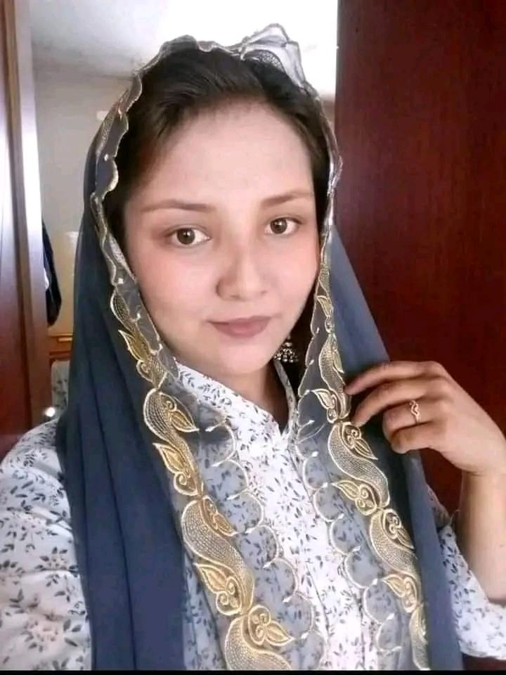 Ahmadi44287657's tweet photo. کجا هستند آنانکه بخاطر برداشتن حجاب 
در تمام دنیا غوغا میکند. آیا خون دختر افغان، به اندازه خون یک دختر ایرانی نیست؟
آیا خون کسی که در راه علم و تعلیم شهید میشود به اندازه خون کسی نیست که بخاطر برداشتن حجاب ضربه مغزی میشود؟ 😭😭😭
#StopHazaraGenocide https://t.co/fH9qNhSJeT