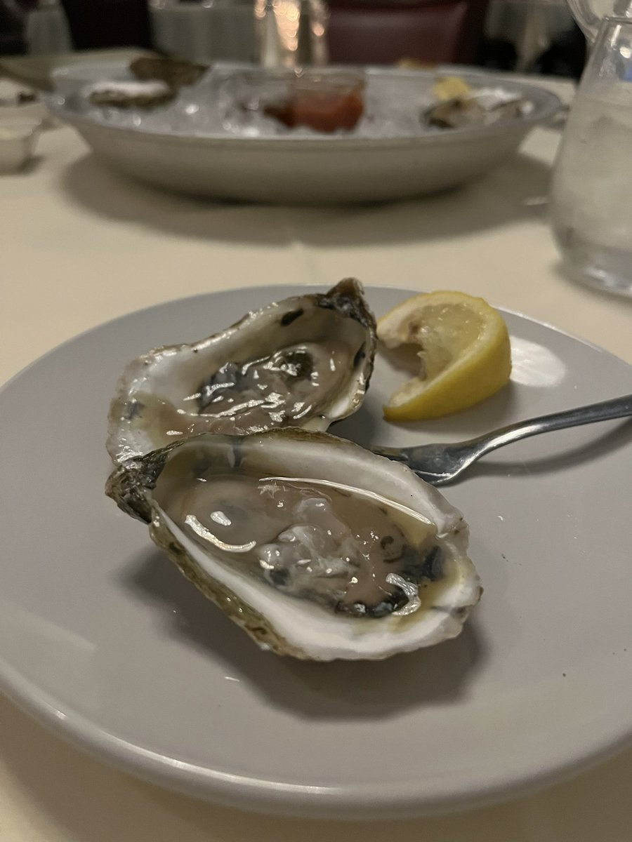 MealsWheelz's tweet photo. (Yew) KnOW the oyster CO(w)DE!
#forYew #YewAndAye #oysters #soul #food #delivery @AndrewSacks13 https://t.co/41ZfNQGrm5