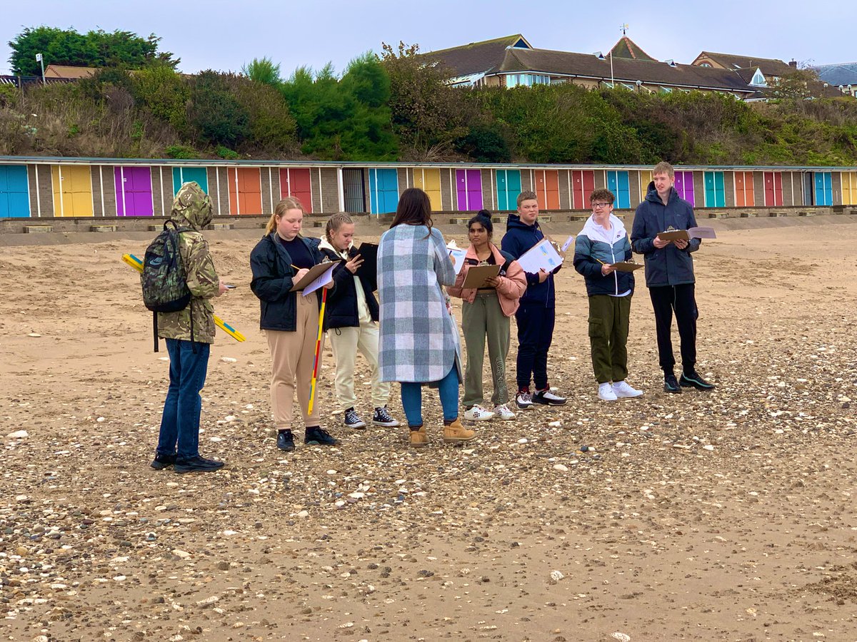 OfficialNUSA's tweet photo. Year 11 had a fantastic time today on their trip to Bridlington on their #Geography field trip! Thankful to our staff who went and proud of our pupils; looks like they had a whale of a time! 🐳#AmazingNUSA #TheNUSAWay #BeachVibes #WeatherIsIdeal ☔️🌧 @HowGeography247 🌊 📋🪨🐋 https://t.co/NpJBWq9Hsp