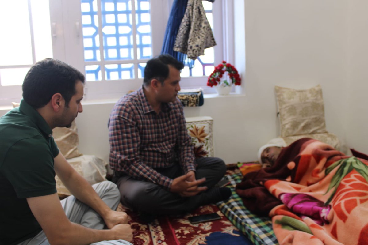 IRFAN2040's tweet photo. Alongwith DFO Kulgam paid visit at home of injured Forest officials who were brutally assaulted by Forest damagers in Chamgund Forests during night patrolling.Directions given for providing best health care &amp; immediate benevolent fund relief.
FIR lodged against culprits
@JKNGFOA https://t.co/iwg4MVuPzJ