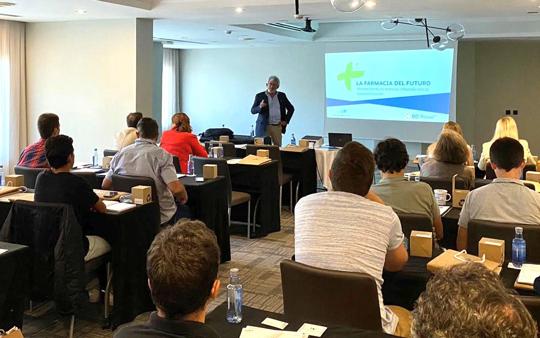bdrowaes's tweet photo. ¡La Farmacia del Futuro en Valencia!
Seguimos con el tour y esta mañana realizamos el Desayuno #Farmacéutico con @Mediformplus en Valencia
Farmacia Albacete 24h con @farmaceando1  Francisco Javier Iniesta Fajardo y Farmacia Roda con Jesús Laborda.
¡Gracias a todos los asistentes! https://t.co/1m52Cd3Vsw