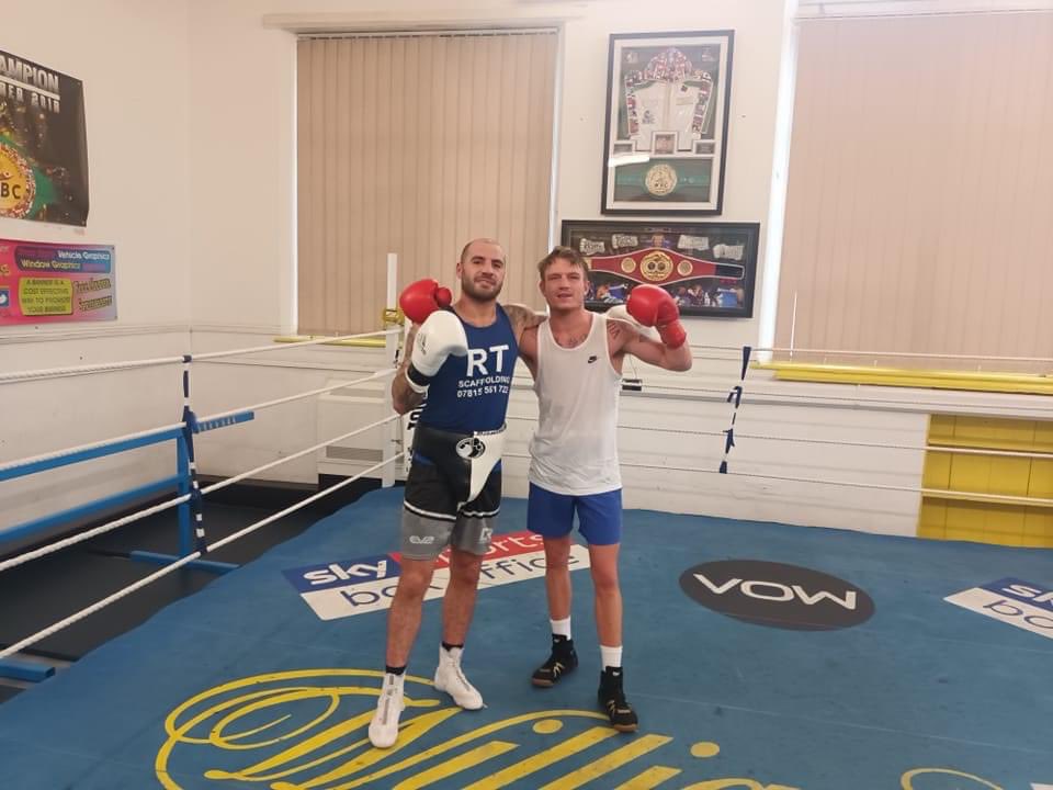 In other news… Big Lew and Dalton Smith sharing some rounds again today down the Steel City gym in Sheffield Sandman camp properly underway now 🥊👀⏳ @lewis_ritson 🥊 @daltonsmith08