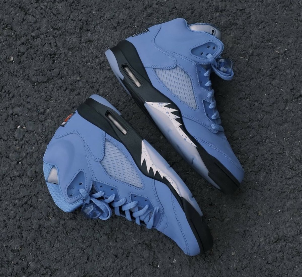 SneakerScouts's tweet photo. Release Date: Air Jordan 5 'UNC' - March 4, 2023 |$225| #SneakerScouts 

https://t.co/RH5PnpDWM7 https://t.co/54gL7JUK8d