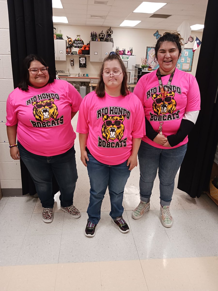 RHHS_Champs's tweet photo. Homecoming Spirit Week...RHHS CHAMPS twinning it...🖤💛🖤@Asael_Ruvalcaba, @ACardenas001 @RHHS_Bobcats @CoachBlue2 #WeAreRioHondo #BobcatNation https://t.co/mB4qbHqyqP