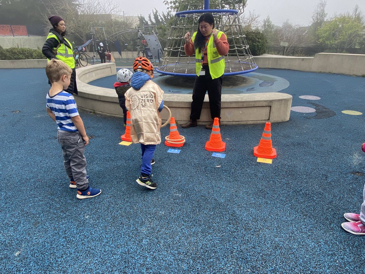 SFUnified's tweet photo. Students, families, and staff at @SunnysideK5 celebrated Walk and Roll to School Week by walking and rolling to school from Sunnyside Playground and taking part in other fun activities. 🚶🚲🛴 #WeAreSFUSD @walksf @SFSafeRoutes @SFMTA_Muni https://t.co/JHvb3LnGGD