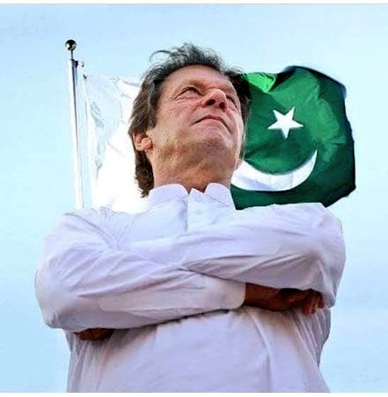 _saim8's tweet image. ایک بار پھر سے  #سالگرہ_مبارک_ہو_خان_صاحب 💗🎊🎉 ،آپ جیسی عظیم شخصیت روز روز پیدا نہیں ہوتی۔
عمران خان کی ذات ایک ایسی شمع ہے جس کی وجہ سے اس ملک کے لاکھوں نوجوانوں کی امید کا چراغ جل رہا ہے انشاءاللہ اگلی سالگرہ پر آپ دوبارہ پاکستان کے وزیراعظم ہوں گئے💗
#HappyBirthdayImranKhan