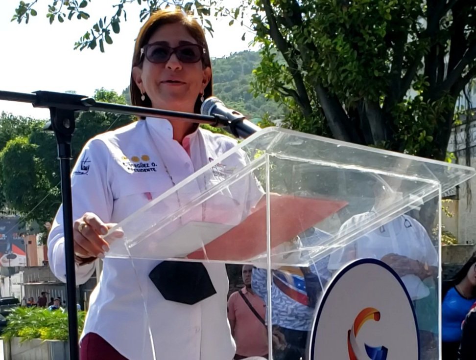 Bolipuertos__ve's tweet photo. 🗣 En este #MiércolesDeGestión la Pdte. #Bolipuertos @VirguezErika junto al Gobernador @Jateranoficial inauguraron la rehabilitación y recuperación de 5 Km de vialidad desde la Plaza Luis Brion hasta El Playón en el marco del Plan La Guaira Patriota, Bella y Segura ➡️ #05Oct https://t.co/tZC8vxLIdI