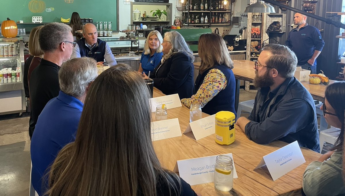 Great discussion on #DigitalDivide with <a href="/ATT/">AT&T</a> <a href="/IN_gov/">Indiana Government</a> <a href="/EvansvilleINGov/">City of Evansville</a> focused on connectivity to facilitate #DigitalInclusion &amp; #AgTech to revolutionize farming &amp; drive improved #sustainability - IMHO a model for other rural communities in the US to identify gaps