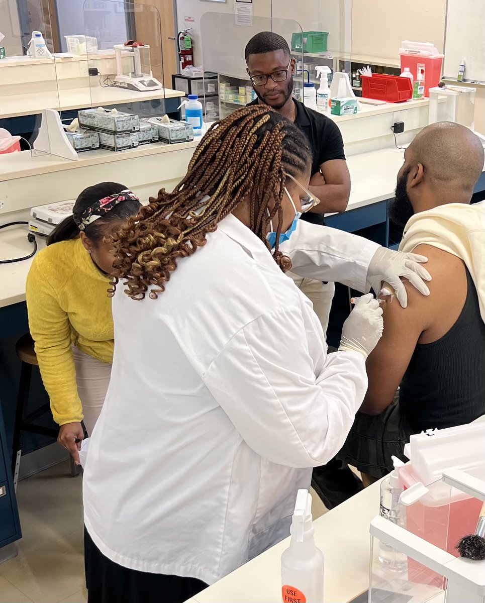 CSUPharmacy's tweet photo. 🚨New Immunizers Alert!🚨
Congratulations to our P2 students for completing the @pharmacists Immunization Delivery Training Program! CSU-COP is proud to train the next generation of pharmacists and empower them to improve the health and safety of our communities! https://t.co/TRFCEbffpM