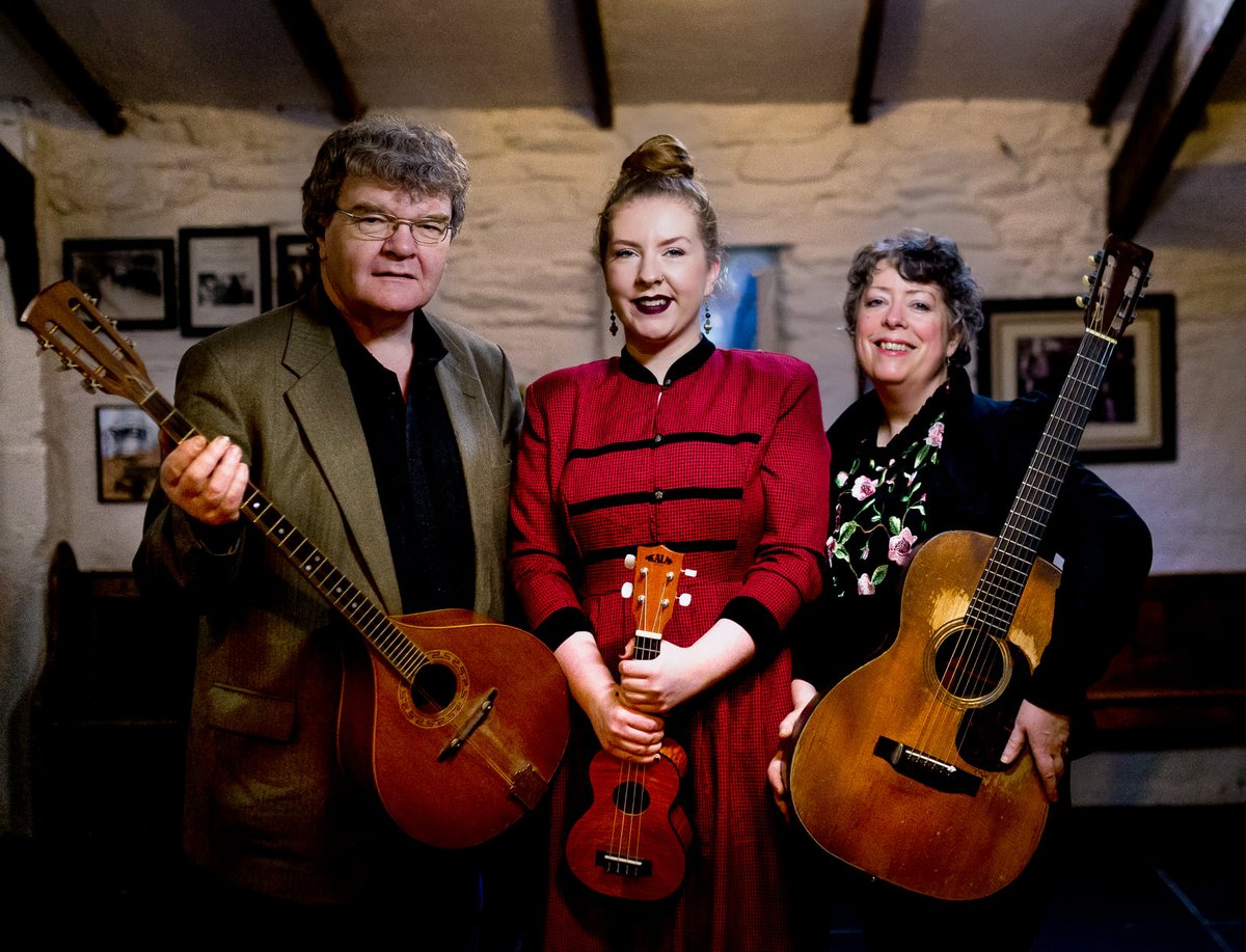 jeancurran3's tweet photo. Touched base with Mary Greene from Cork based trio @greenshinemusic today to talk to her about the group, her song writing and music, as well as their upcoming appearance in @BalorArtsCentre on 22nd October. Tune in on Sunday night between 7-9pm to hear all @highlandradio. https://t.co/yOkRB2bS6y
