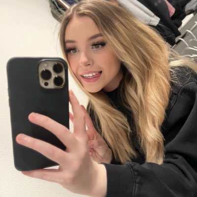 Alysia Charlotte tweet media