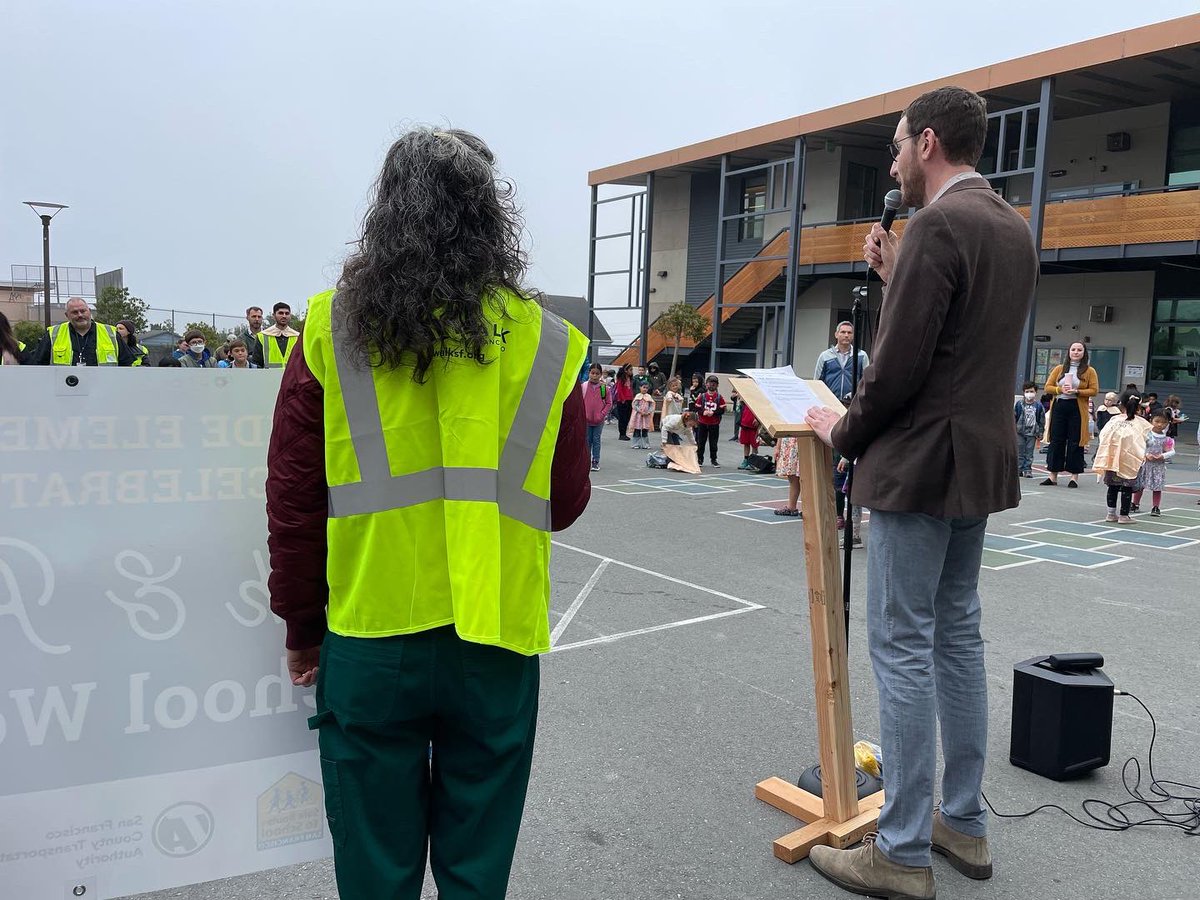 SunnysideK5's tweet photo. We kicked off our morning with Walk &amp; Roll to School @SunnysideK5 in SF. Special elected officials and guests spoke on the importance of being able to safely get our children to school every day, all school year.  

@walksf @SFSafeRoutes 
#walkandrollsf #LetsWalkAndRoll https://t.co/1aXPtPccmR